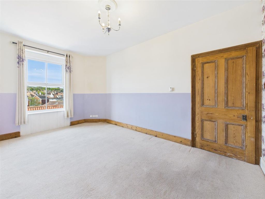 Property photo 2 of 39 Cam04116G0-Pr0170-Still022.Jpg