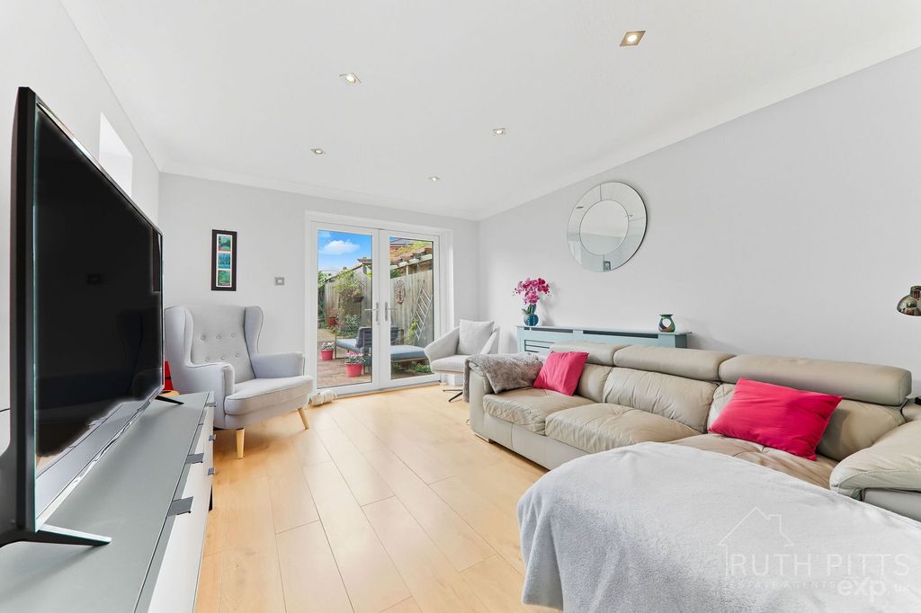 Property photo 2 of 23