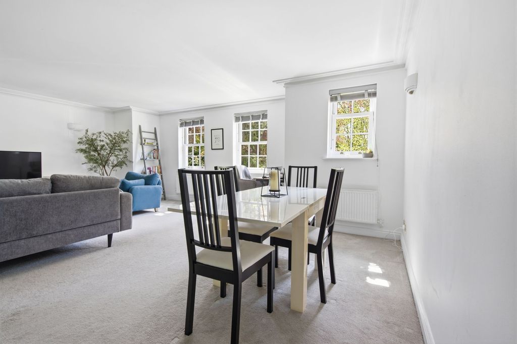 Property photo 3 of 9