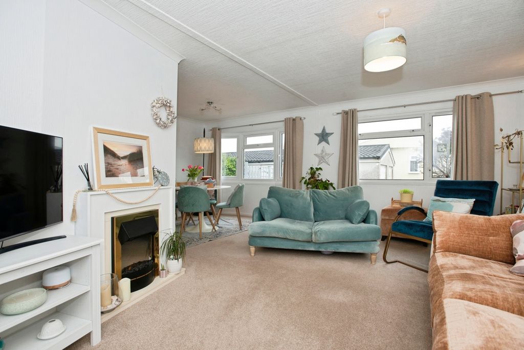 Property photo 2 of 15 Living Space