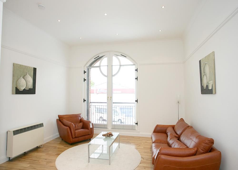 Property photo 3 of 6 1 Bastille−3−2