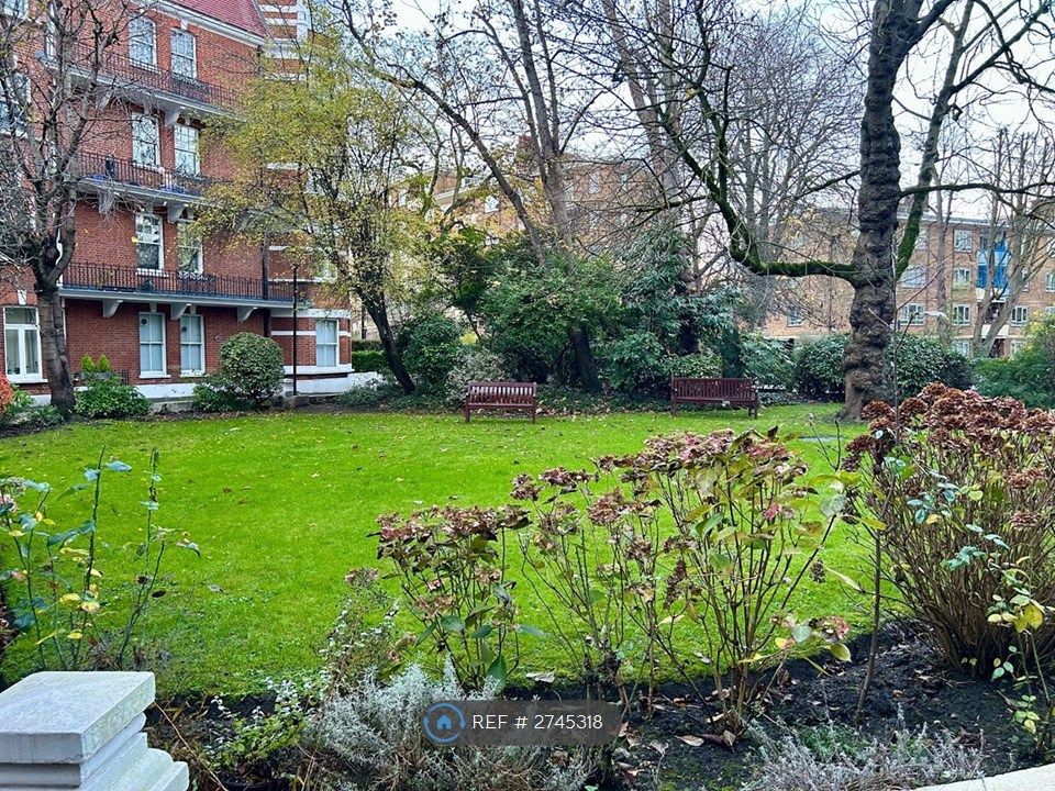 Property photo 3 of 17 Communal Garden