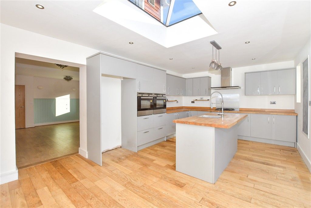 Property photo 3 of 12 Kitchen