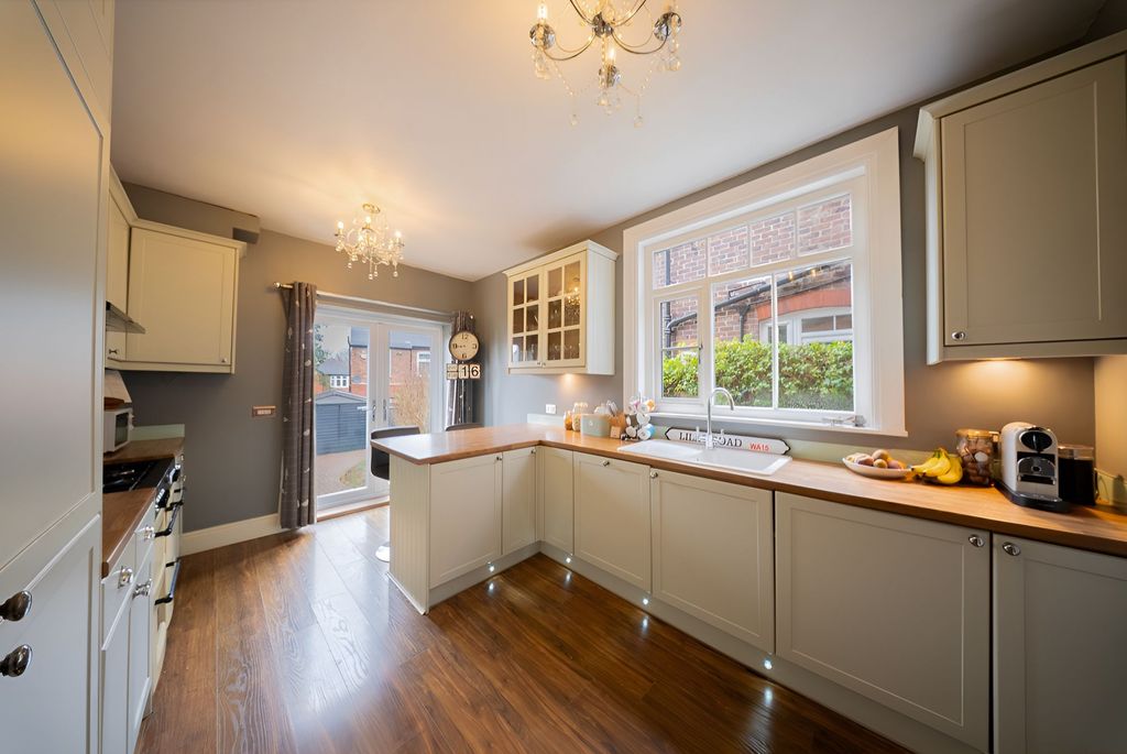 Property photo 2 of 7 Kitchen