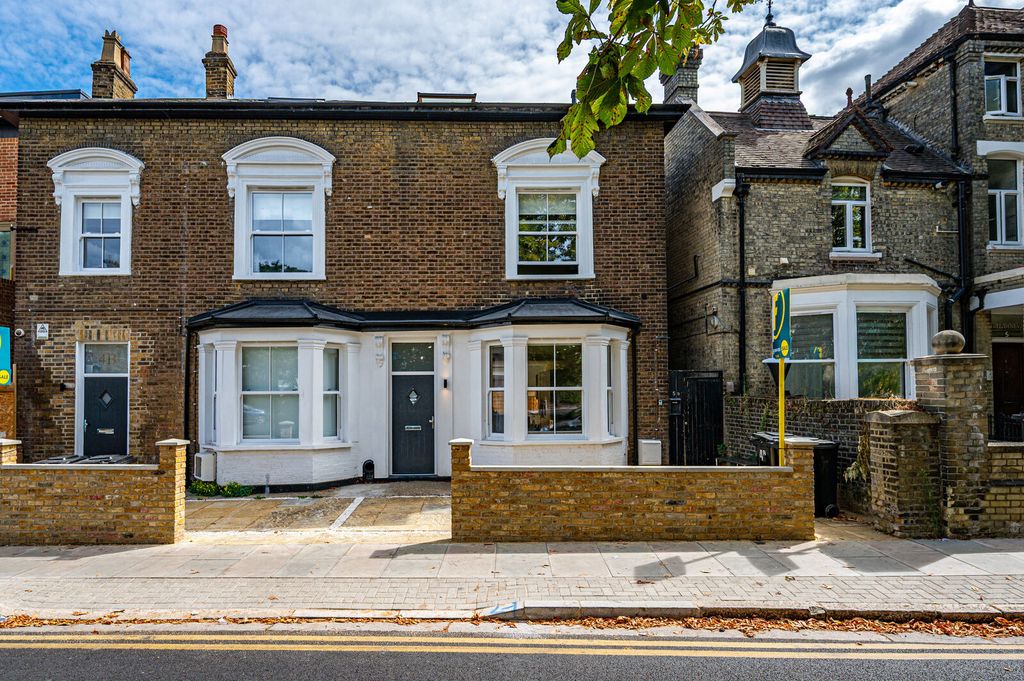 Property photo 2 of 24