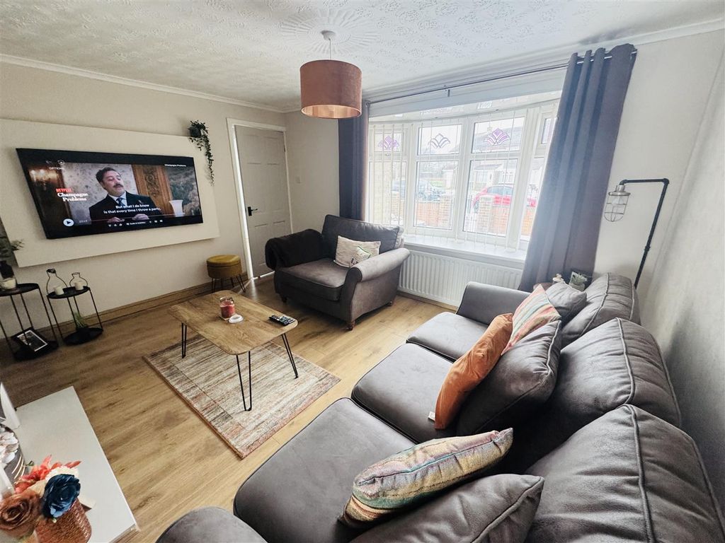 Property photo 2 of 16 Lounge