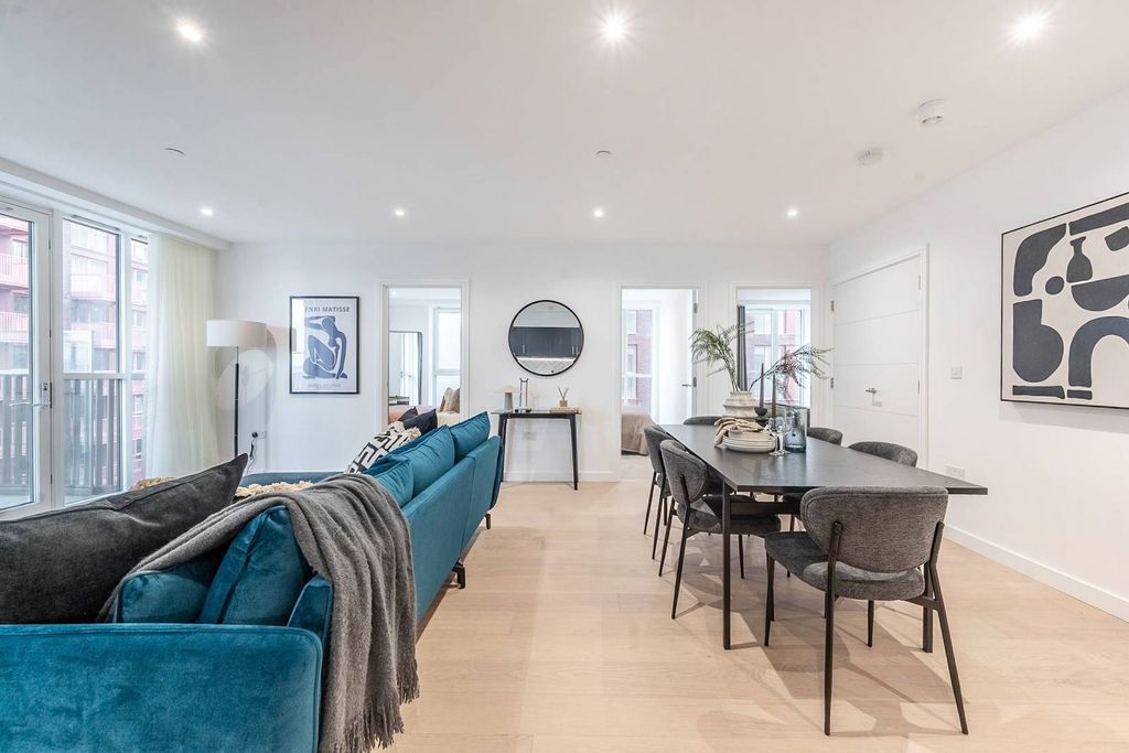 Property photo 2 of 26