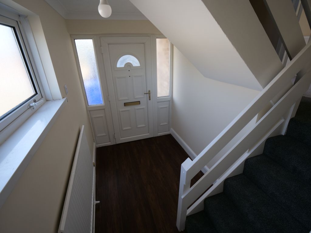 Property photo 2 of 9 Hallway