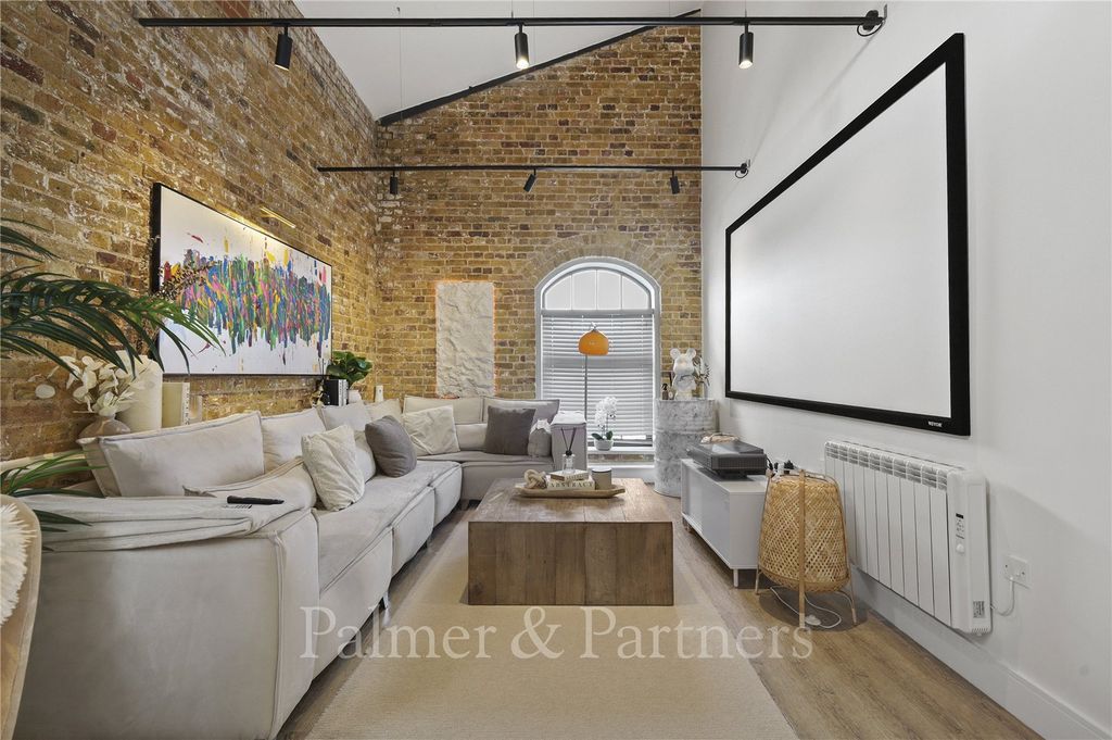 Property photo 1 of 12 Reception Room
