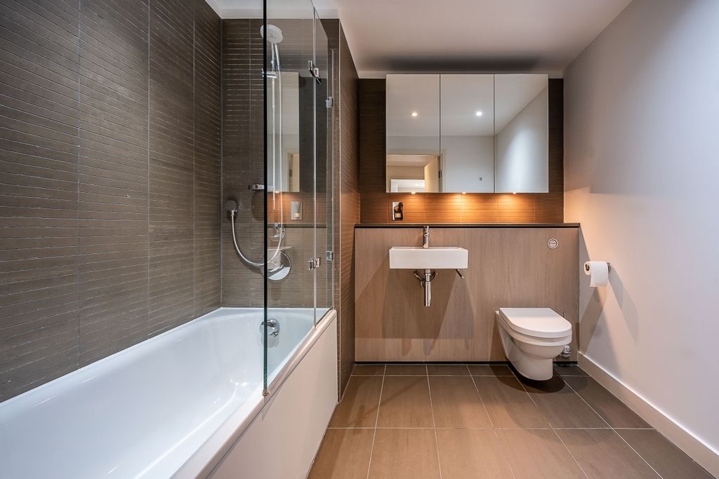 Property photo 2 of 6 Bathroom