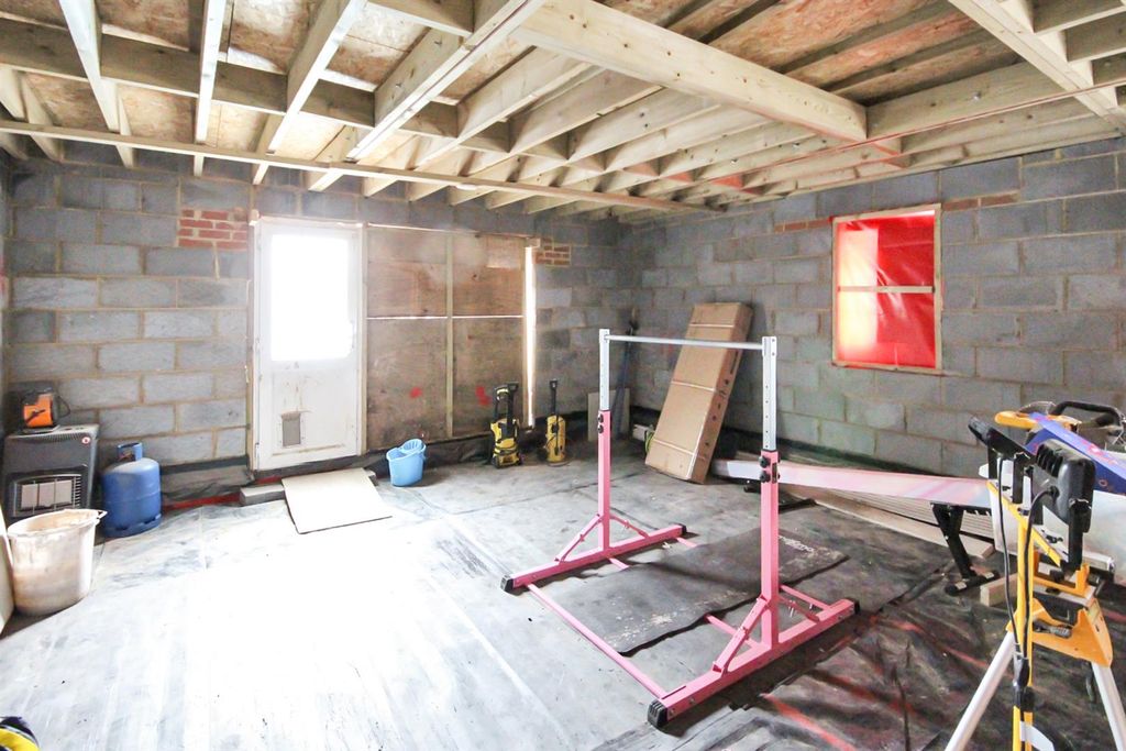 Property photo 2 of 15 Living/Dining Area