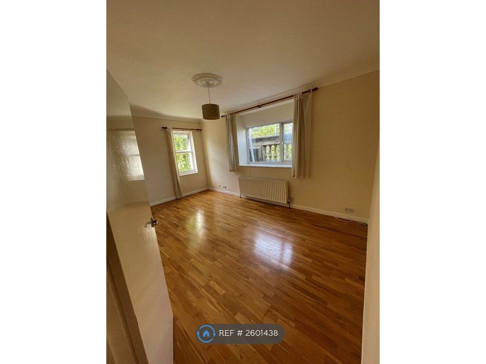 Property photo 1 of 20 Lounge