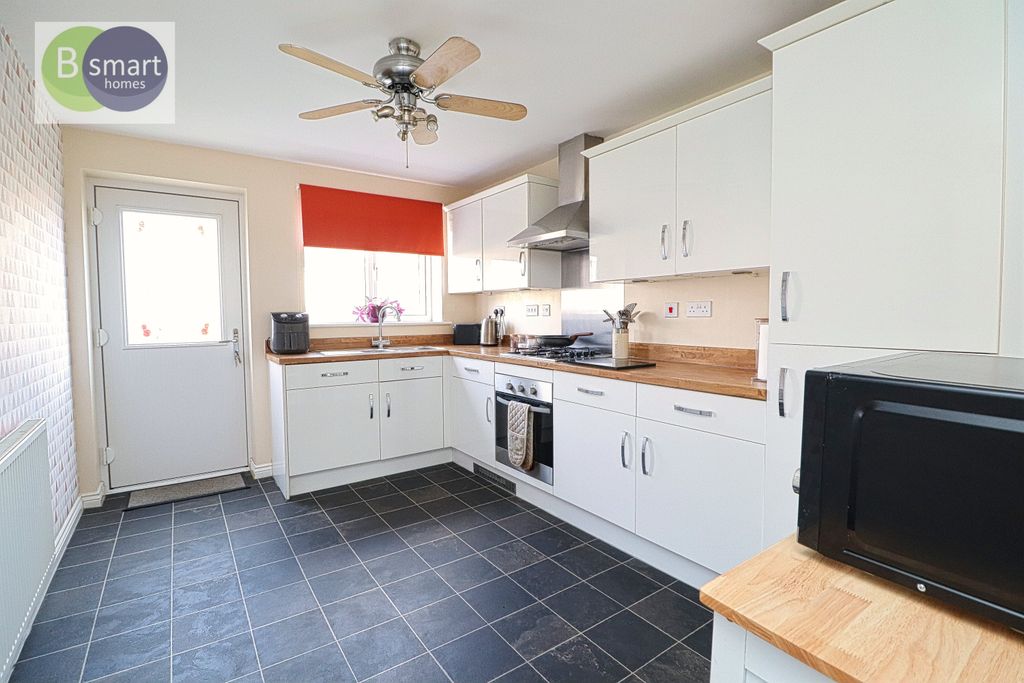 Property photo 2 of 17 Img_9143