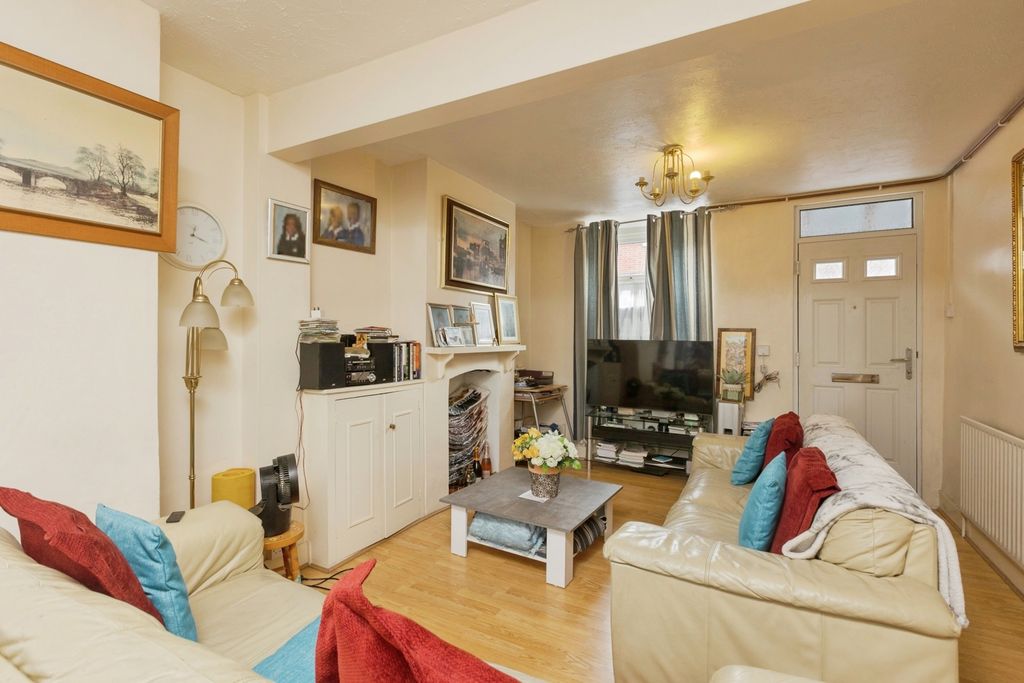 Property photo 2 of 12 Lounge