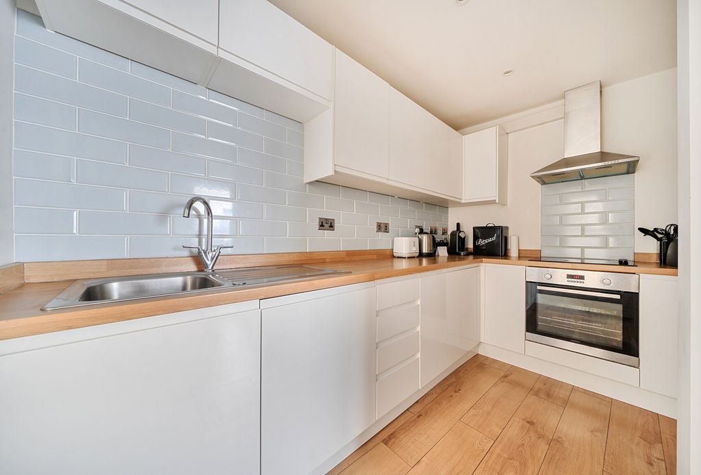 Property photo 2 of 14 1440470-11-6A1E9d...