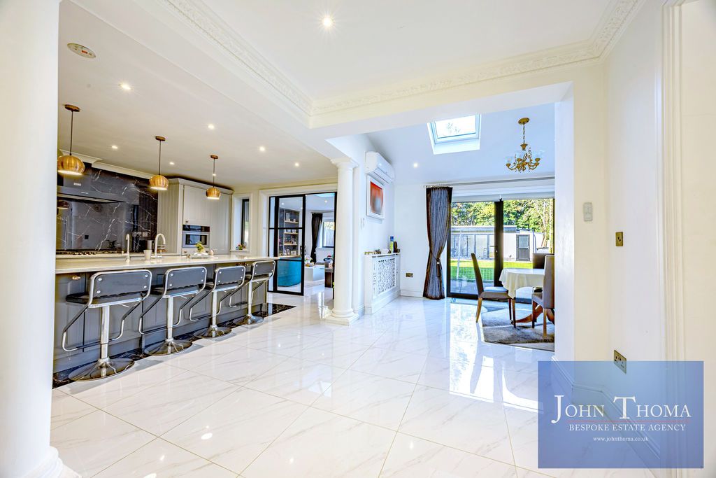 Property photo 3 of 27 Photo 3