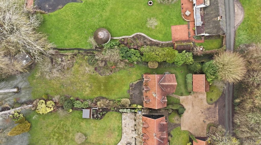 Property photo 2 of 38