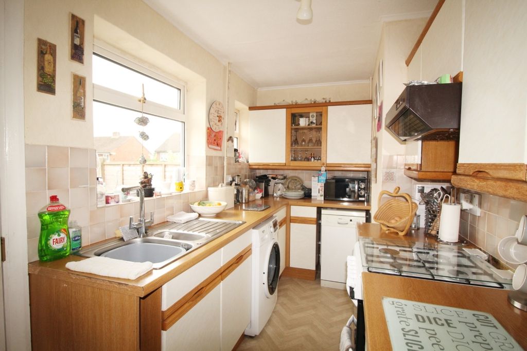 Property photo 2 of 8 Kitchen