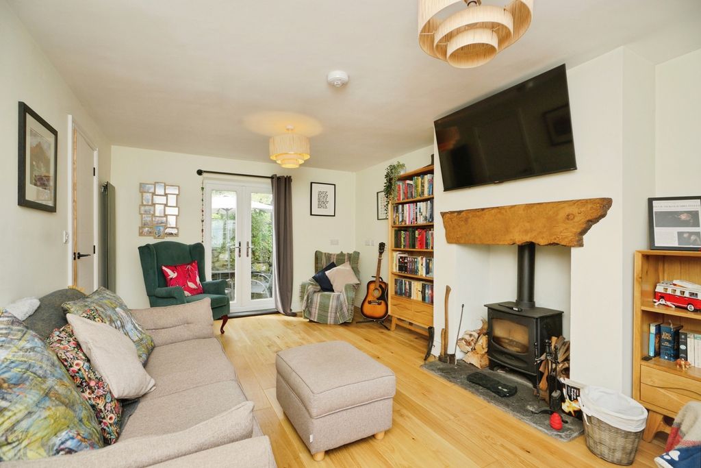 Property photo 2 of 17 Photo
