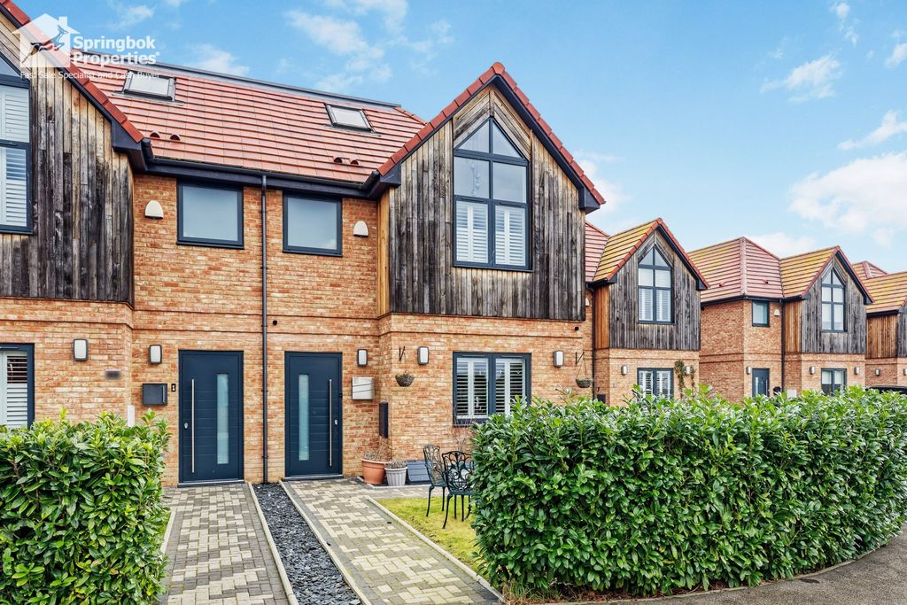 Property photo 1 of 19 Front View