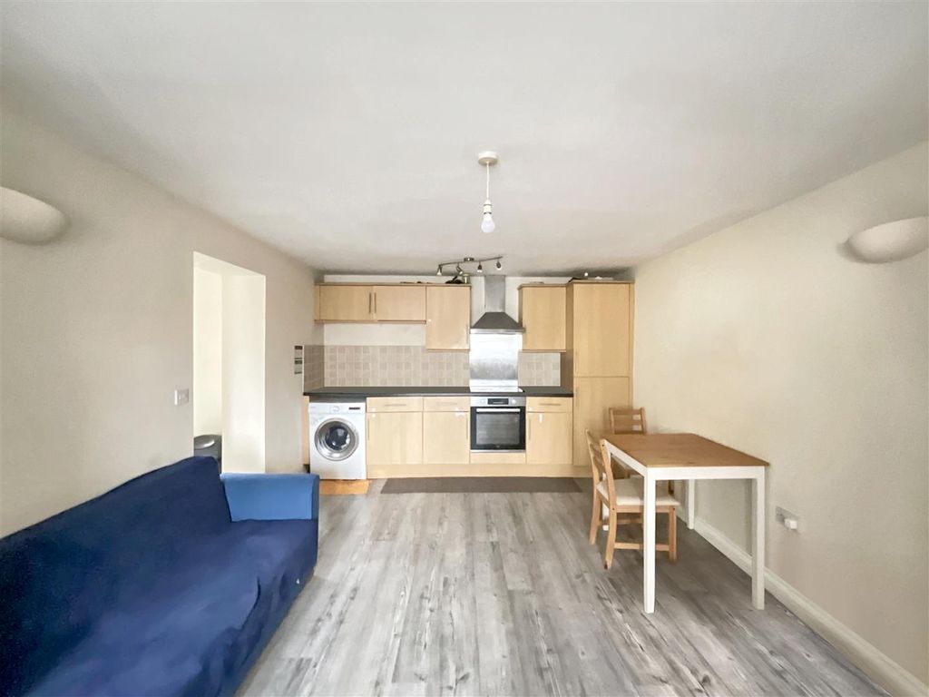 Property photo 2 of 9 Lounge/Kitchen/Diner