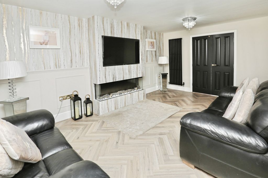 Property photo 3 of 25
