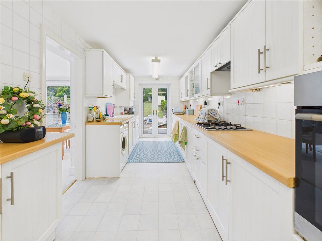 Property photo 3 of 14 Kitchen