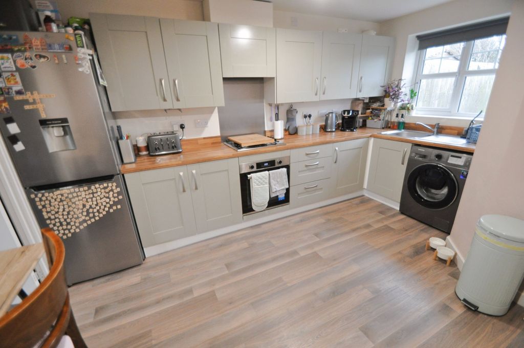 Property photo 2 of 34