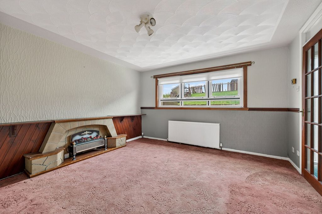 Property photo 2 of 25