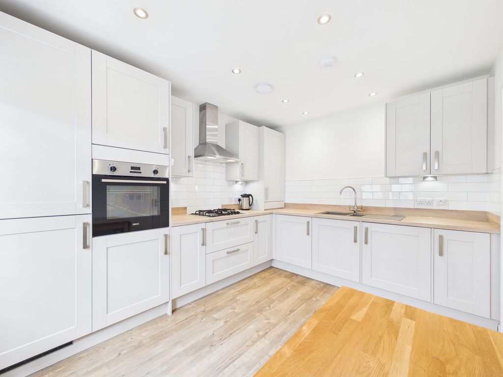 Property photo 3 of 14 Kitchen
