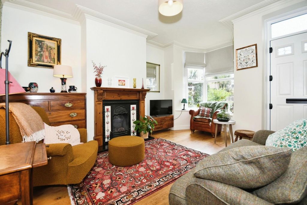 Property photo 2 of 19 Living Room