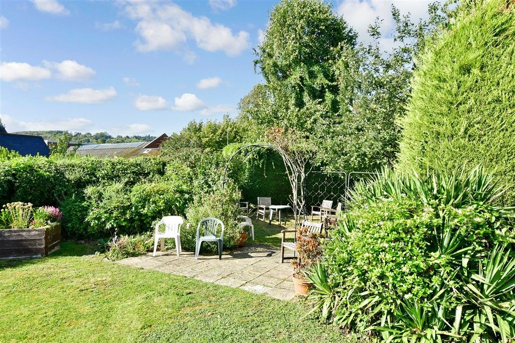 Property photo 2 of 12 Communal Gardens