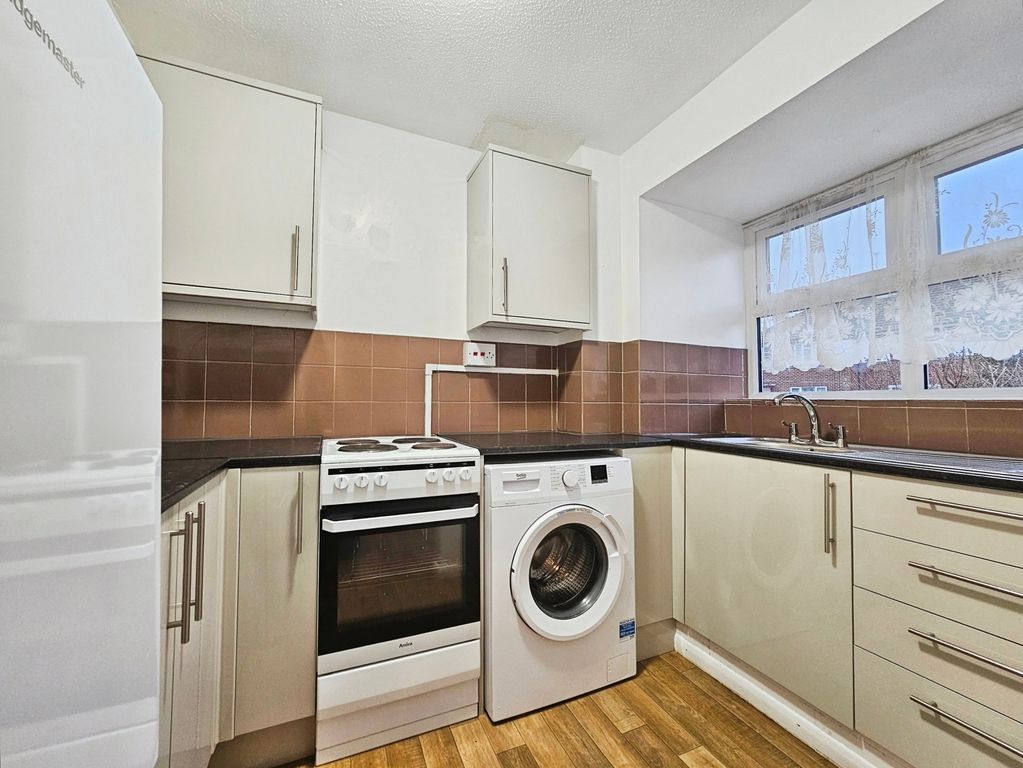 Property photo 2 of 7 Kitchen