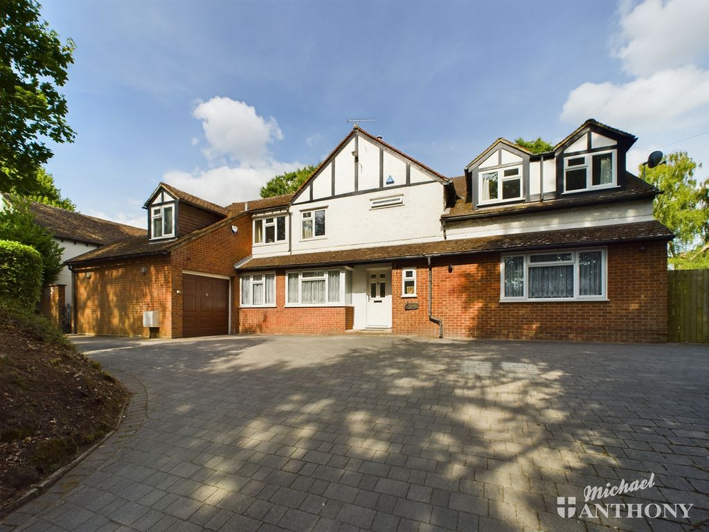 Property photo 1 of 22 Cam02773G0-Pr0154-Still057