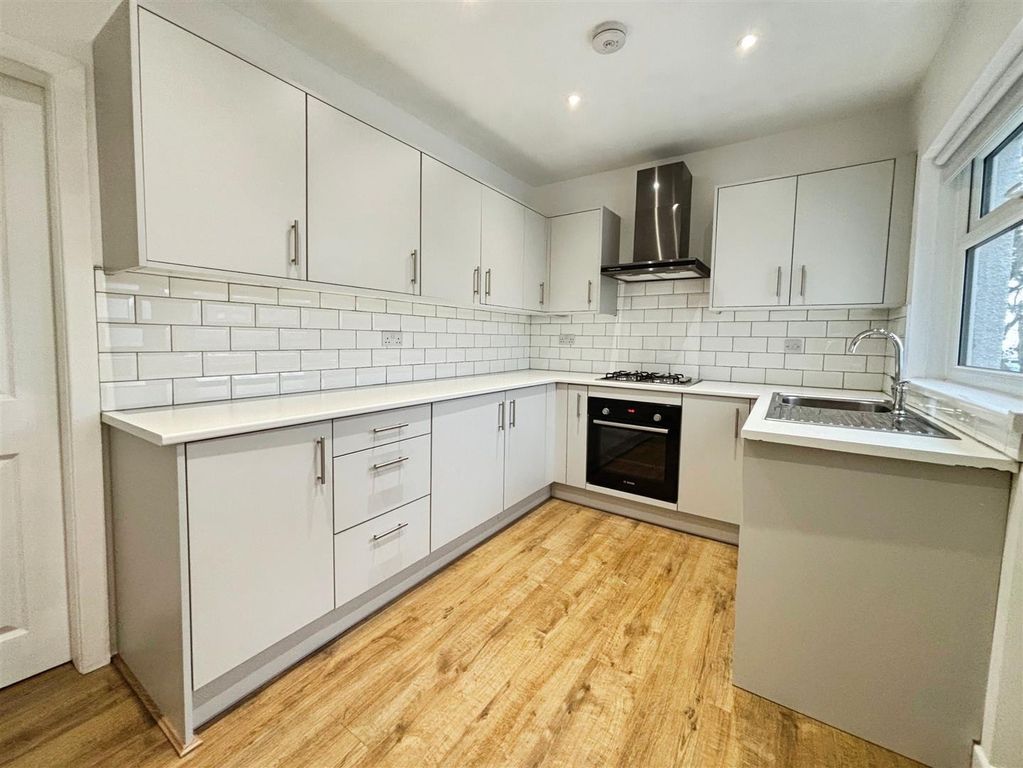 Property photo 3 of 19 Kitchen