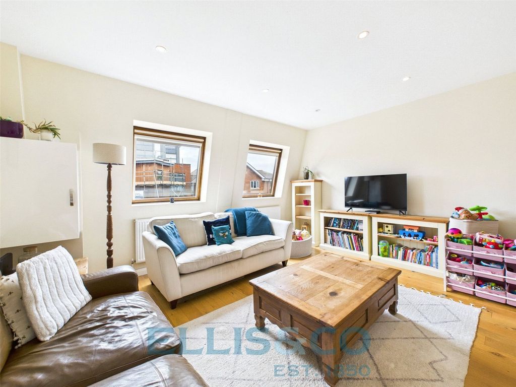 Property photo 3 of 10 Picture No. 12