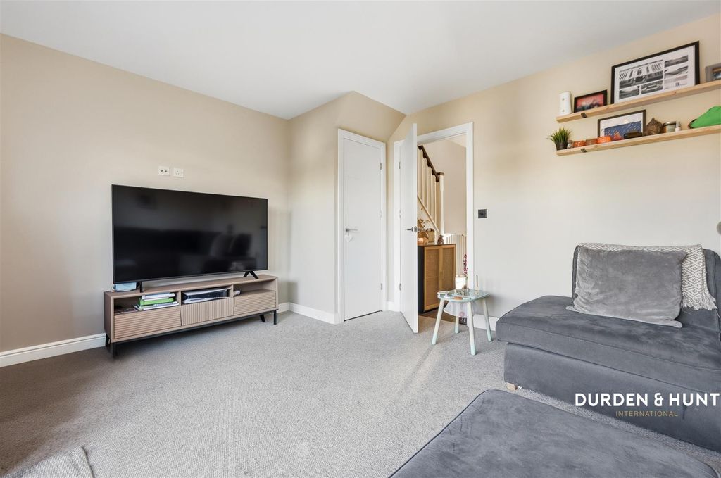 Property photo 3 of 18 Finch Road