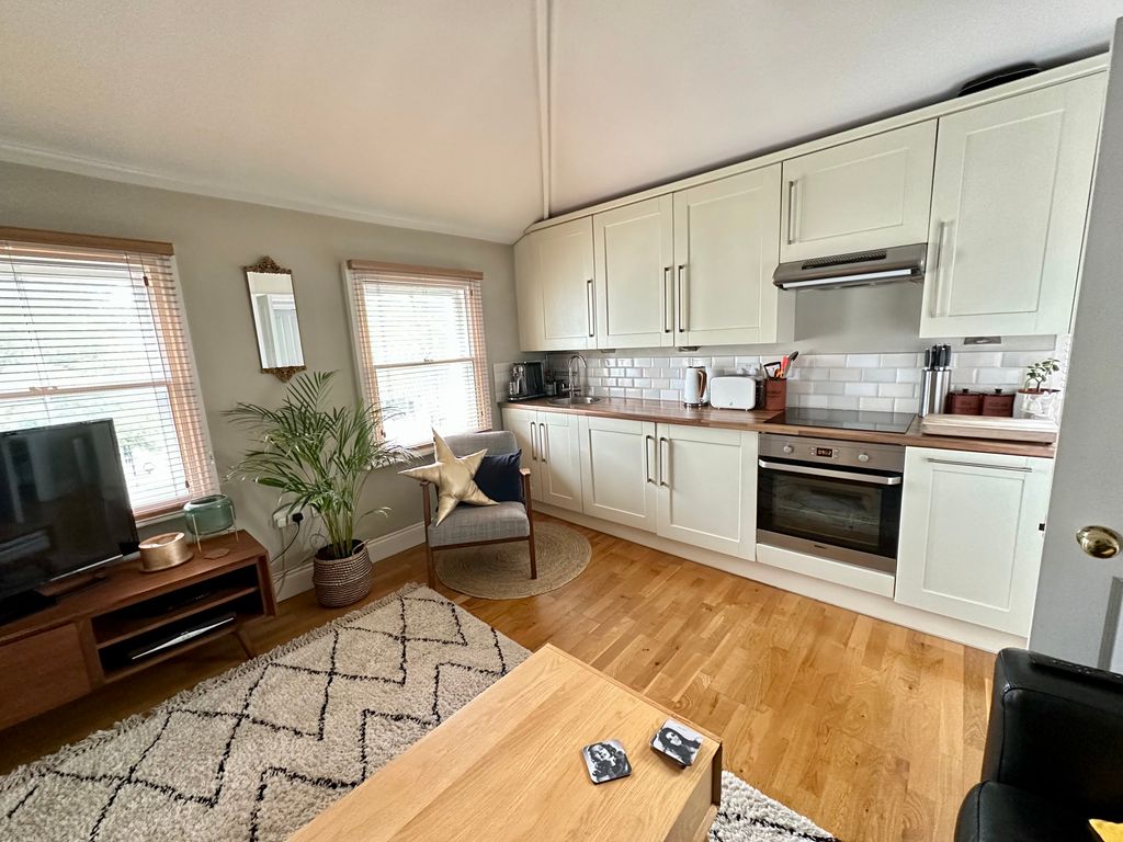 Property photo 1 of 7 Zimg-1196