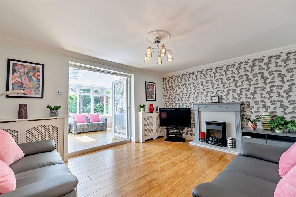 Property photo 3 of 22 8649927-Interior07-800.Jpg