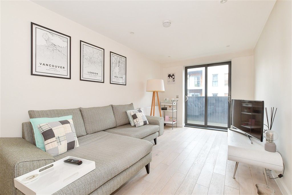 Property photo 3 of 7 Lounge/Kitchen