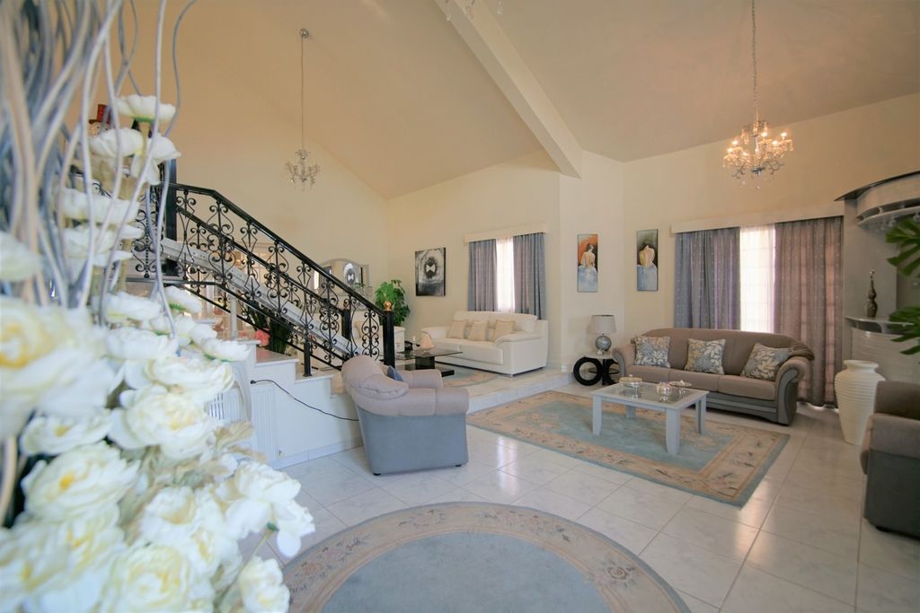 Property photo 1 of 33