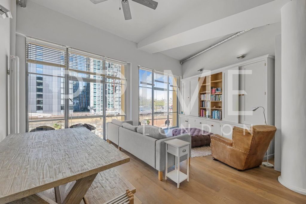 Property photo 1 of 8 Bathroom1Joi (7).Jpg