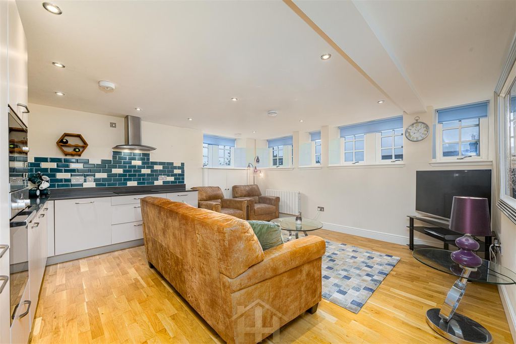 Property photo 2 of 12 Z92_9036-Edit.Jpg