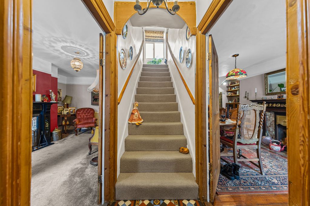 Property photo 2 of 37