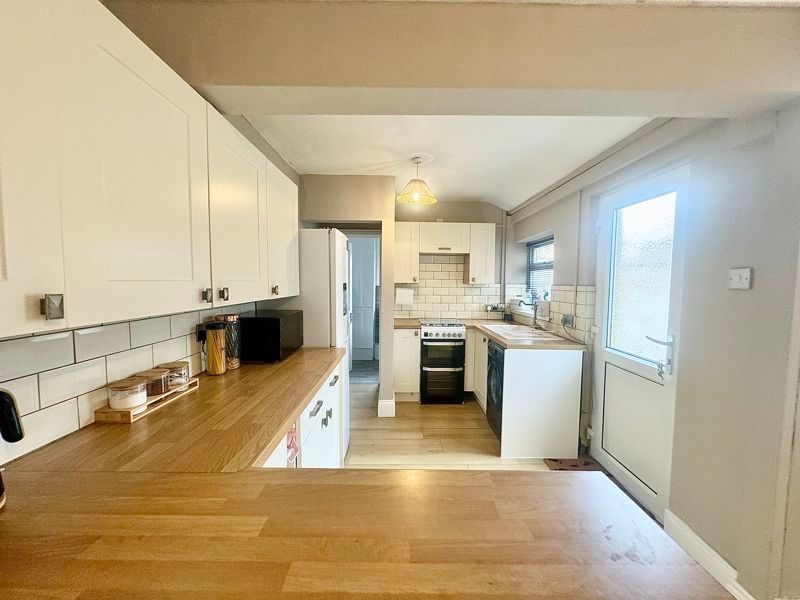 Property photo 2 of 11 Kitchen