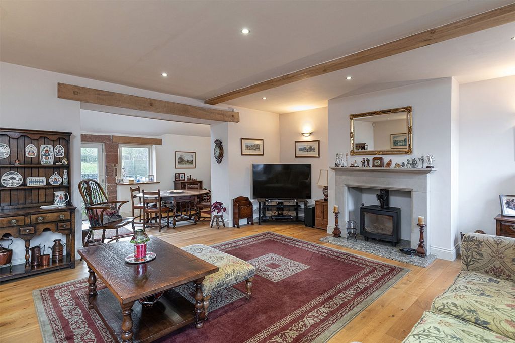 Property photo 2 of 33