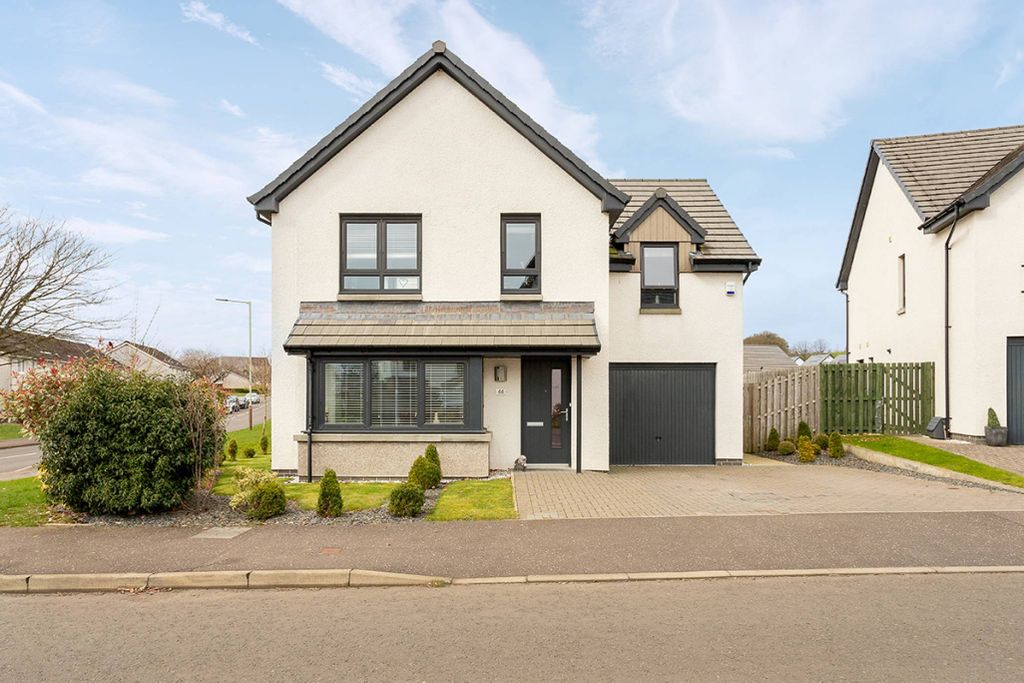 Property photo 1 of 28