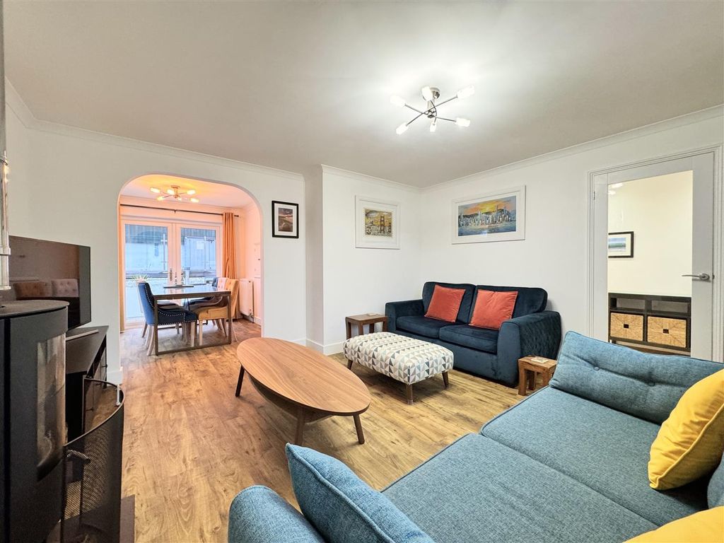 Property photo 3 of 30 Lounge