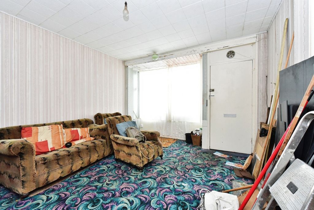 Property photo 3 of 17 Photo