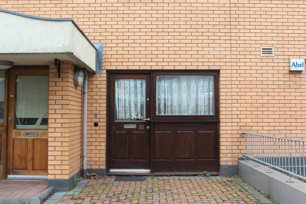 Property photo 2 of 7 Entrance